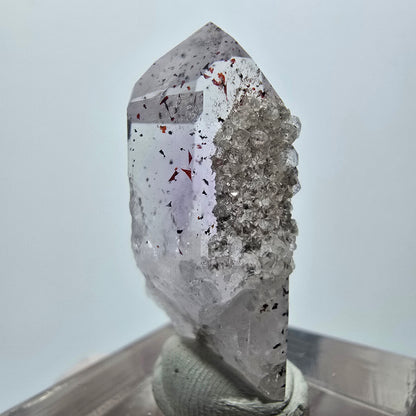 Harlekin Lemurian Phantom Amethyst mit Analcim Streep Mine Goboboseb, Namibia 32*15*14mm