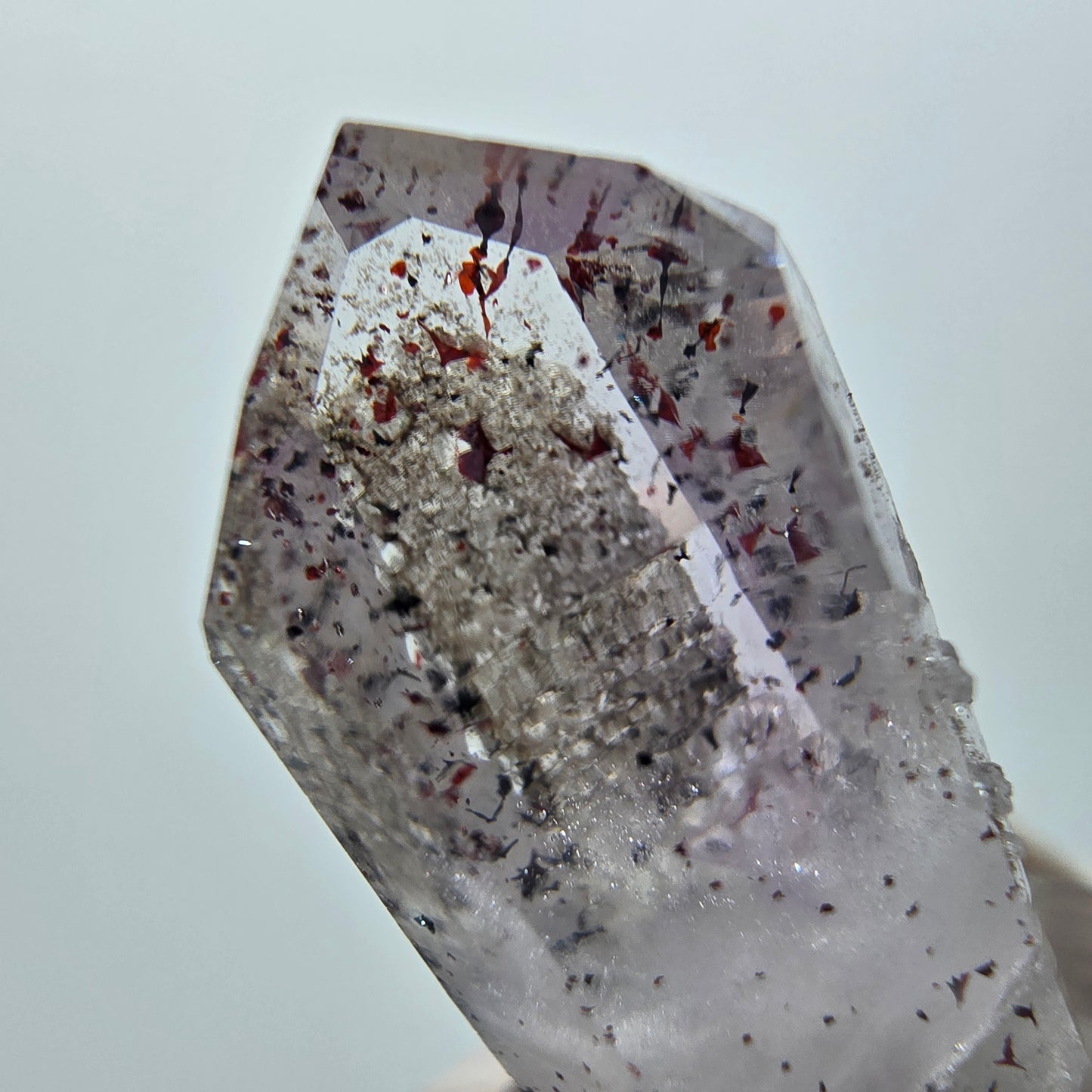 Harlekin Lemurian Phantom Amethyst mit Analcim Streep Mine Goboboseb, Namibia 32*15*14mm