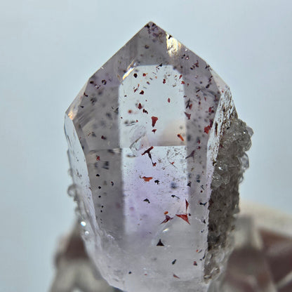 Harlekin Lemurian Phantom Amethyst mit Analcim Streep Mine Goboboseb, Namibia 32*15*14mm