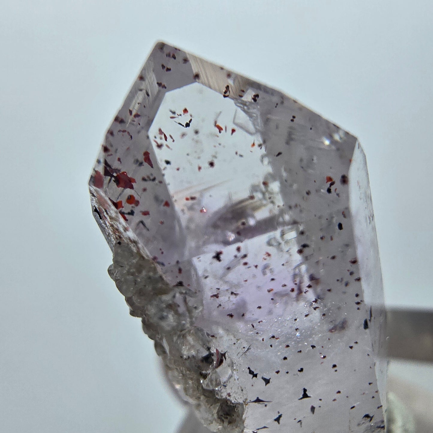 Harlekin Lemurian Phantom Amethyst mit Analcim Streep Mine Goboboseb, Namibia 32*15*14mm