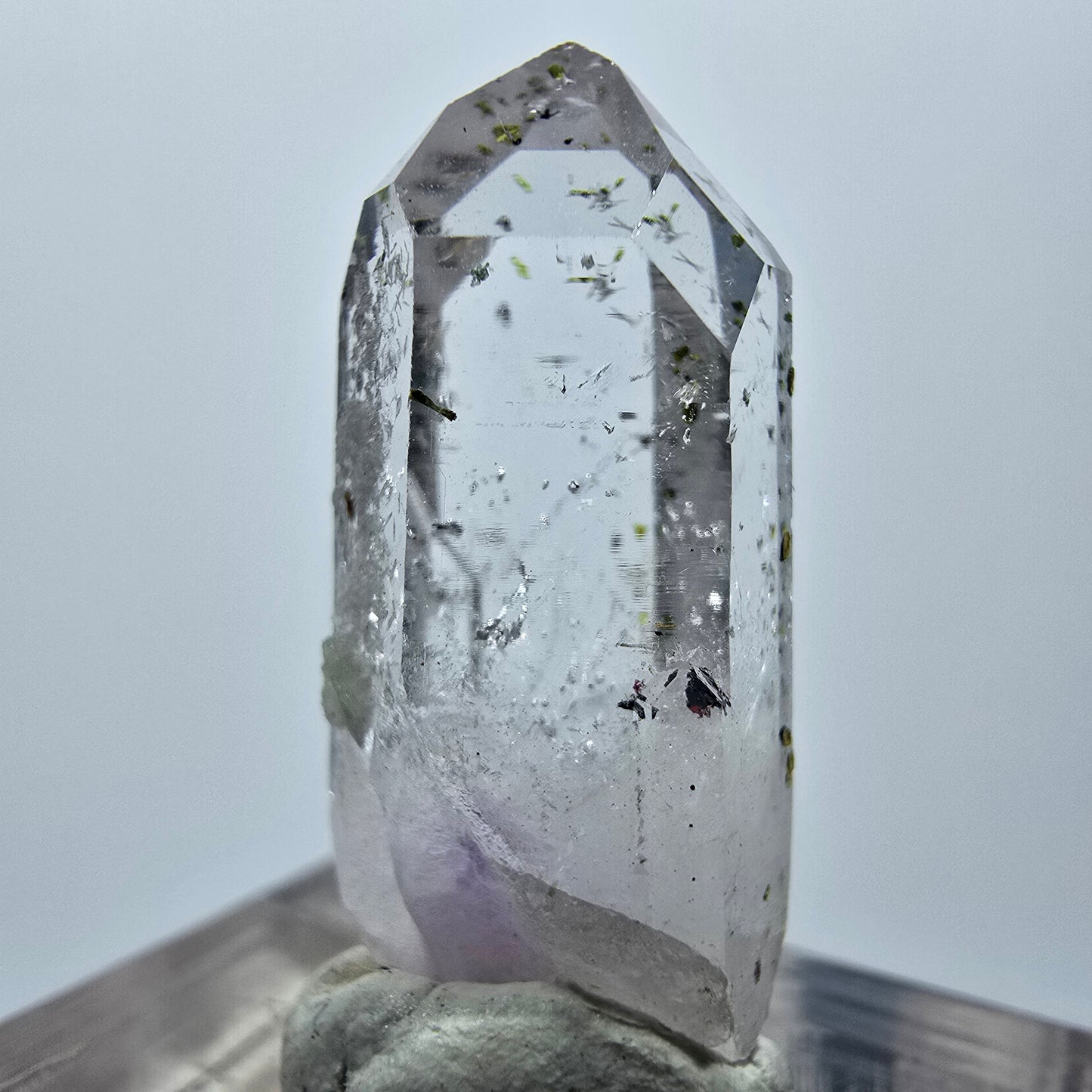 Harlekin Lemurian Amethyst mit Prehnit, Epidot Streep Mine Goboboseb, Namibia 28*12*9mm
