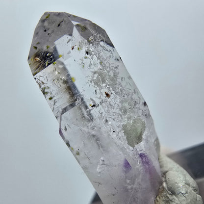 Harlekin Lemurian Amethyst mit Prehnit, Epidot Streep Mine Goboboseb, Namibia 28*12*9mm