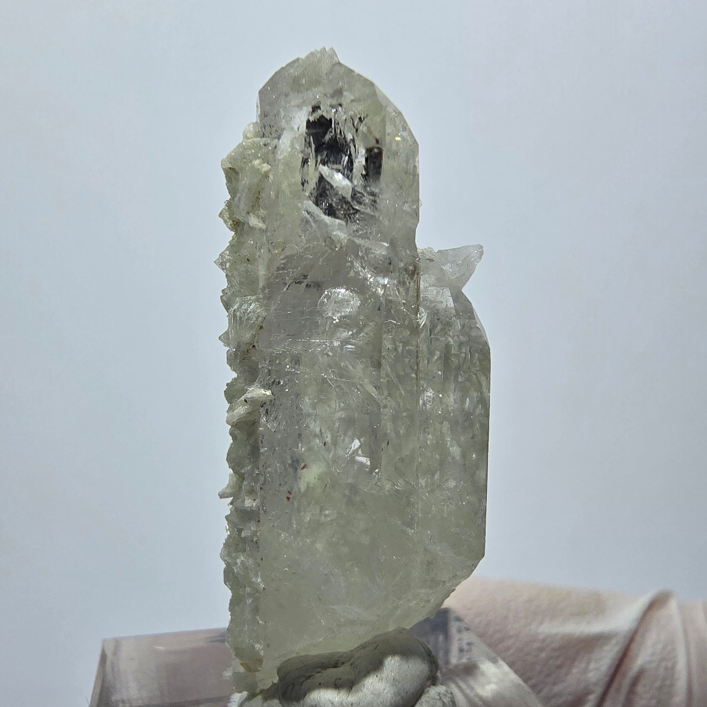 Quartz lémurien à pointe de préhnite, mine de Streep, Goboboseb, Namibie, 41*15*12 mm 