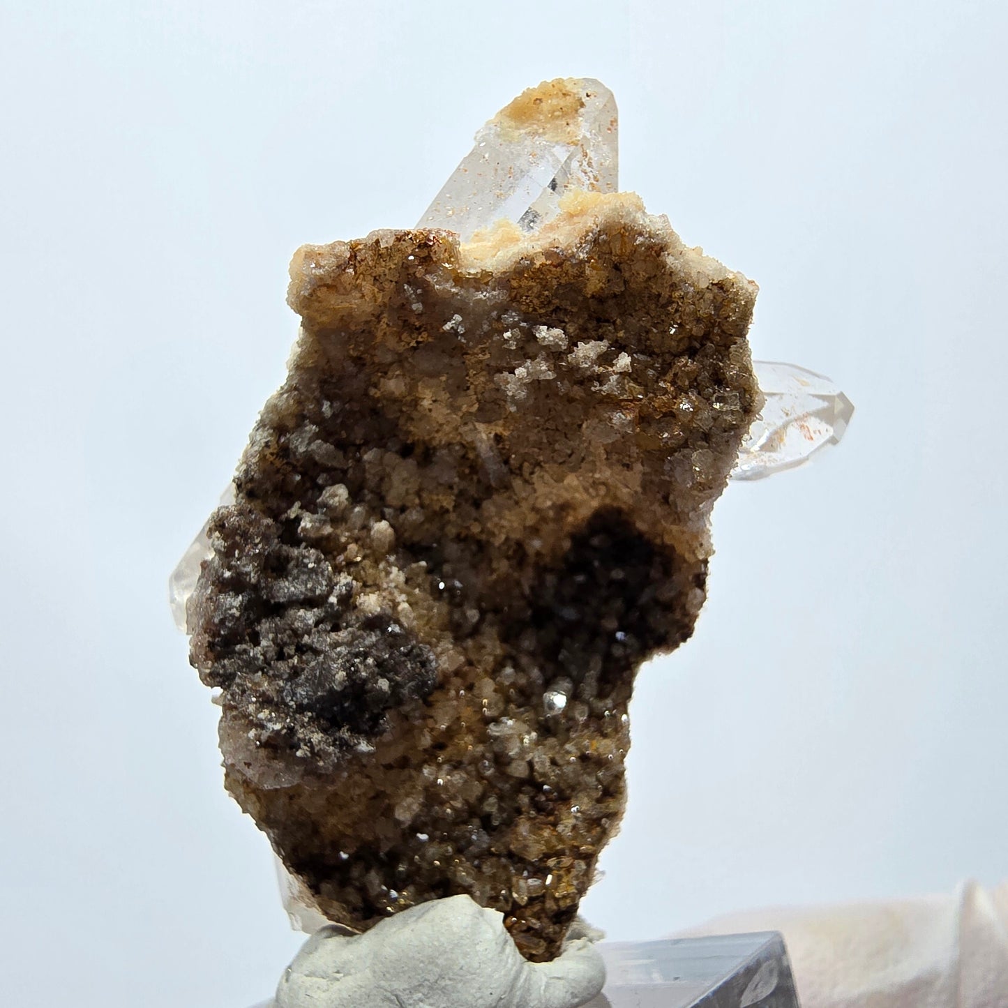 Pointes de quartz fumé squelettiques biterminées sur matrice, Goboboseb, Namibie, 46 x 34 x 20 mm