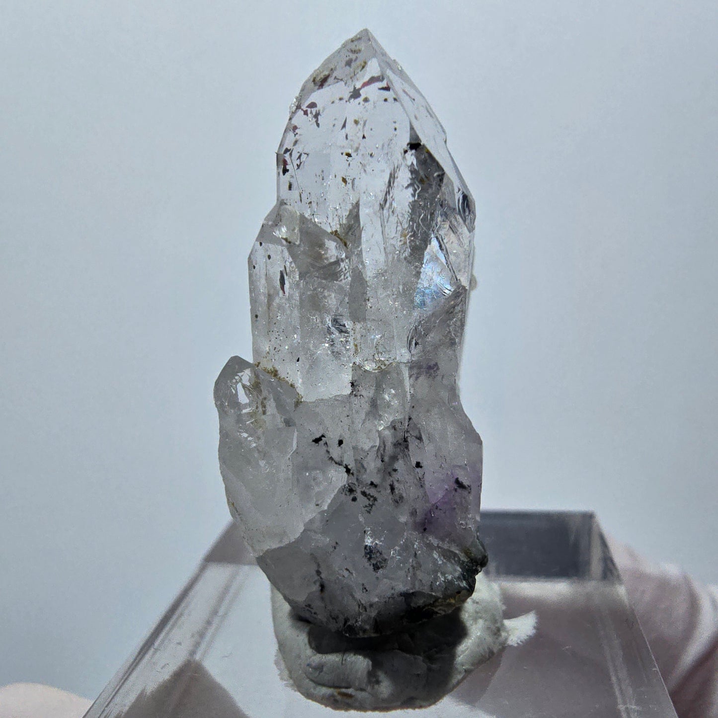 Améthyste lémurienne arlequin avec stries de préhnite, mine de Goboboseb, Namibie, 33 x 18 x 13 mm 