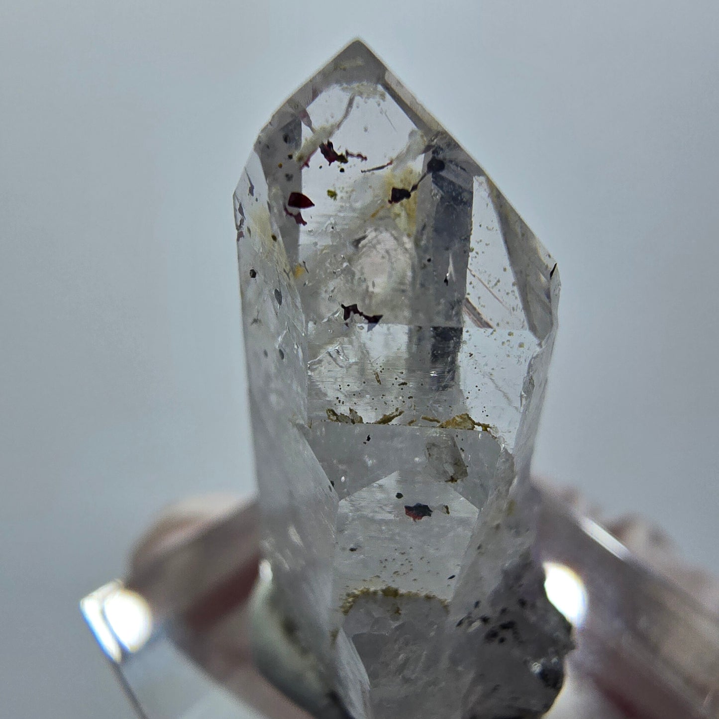 Améthyste lémurienne arlequin avec stries de préhnite, mine de Goboboseb, Namibie, 33 x 18 x 13 mm 