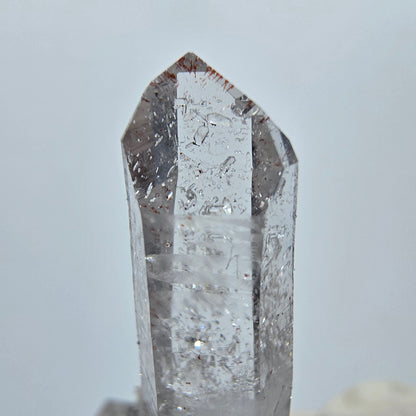 Harlekin Quarz, Calcit mit Matrix Stufe Streep Mine Goboboseb, Namibia 33*27*14mm