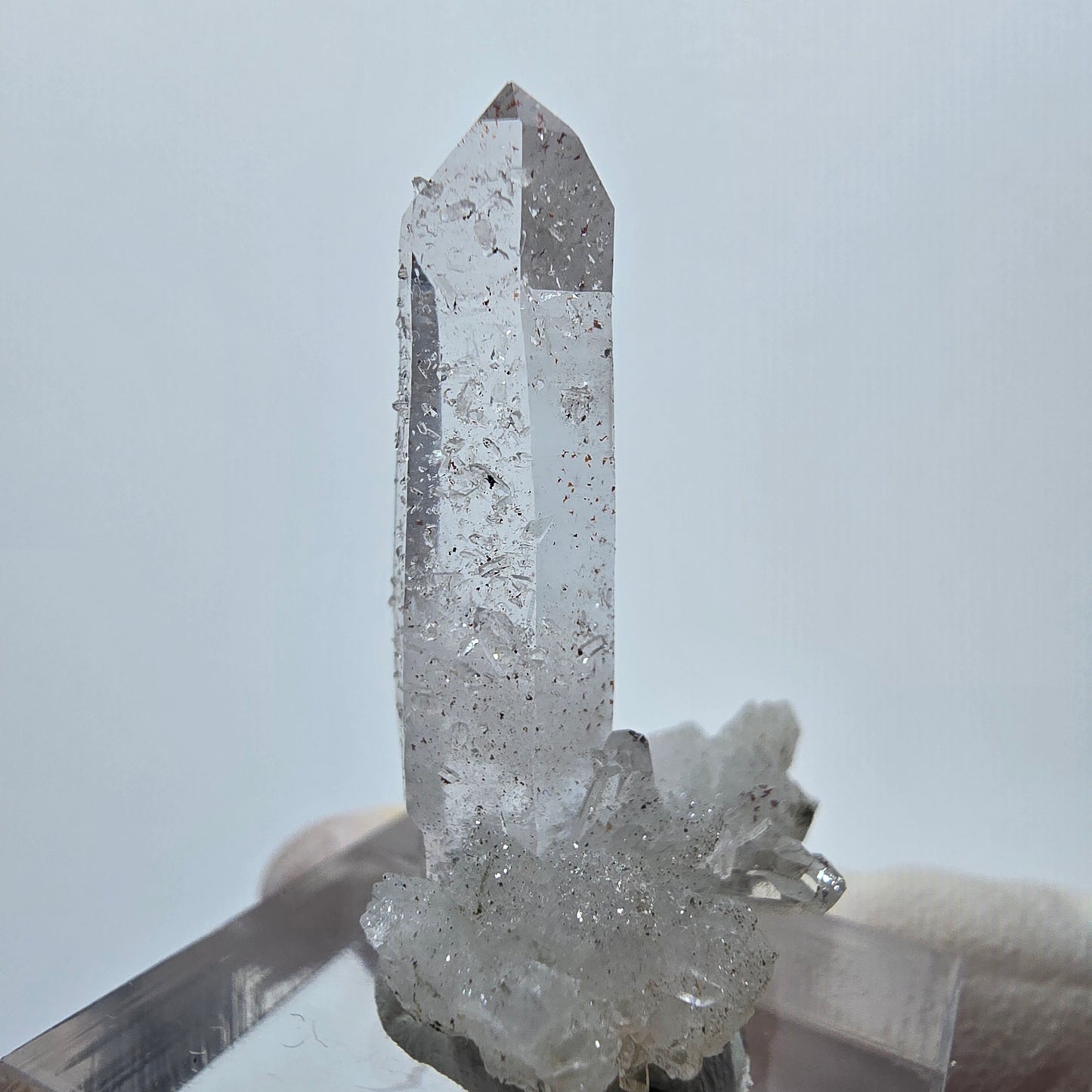 Harlekin Quarz, Calcit mit Matrix Stufe Streep Mine Goboboseb, Namibia 33*27*14mm