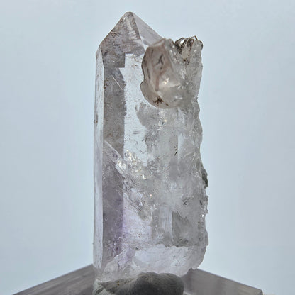 Lemurian Phantom Amethyst mit Hämatit Spitze Streep Mine Goboboseb, Namibia 44*26*18mm