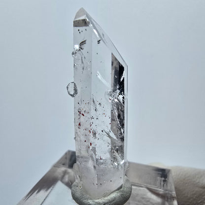 Quartz fantôme arlequin avec strie d'analcim, mine de Goboboseb, Namibie, 35 x 10 x 10 mm 