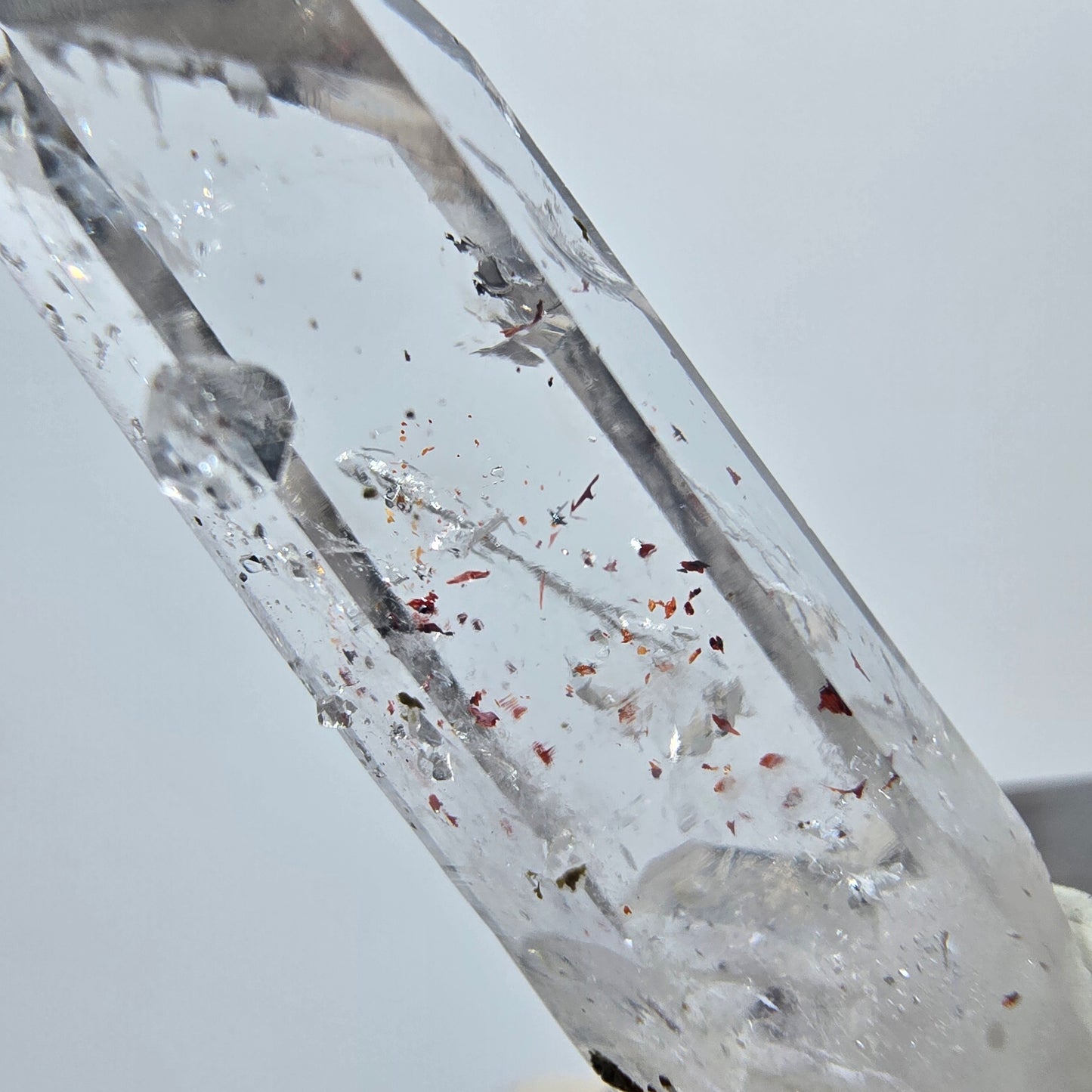 Quartz fantôme arlequin avec strie d'analcim, mine de Goboboseb, Namibie, 35 x 10 x 10 mm 