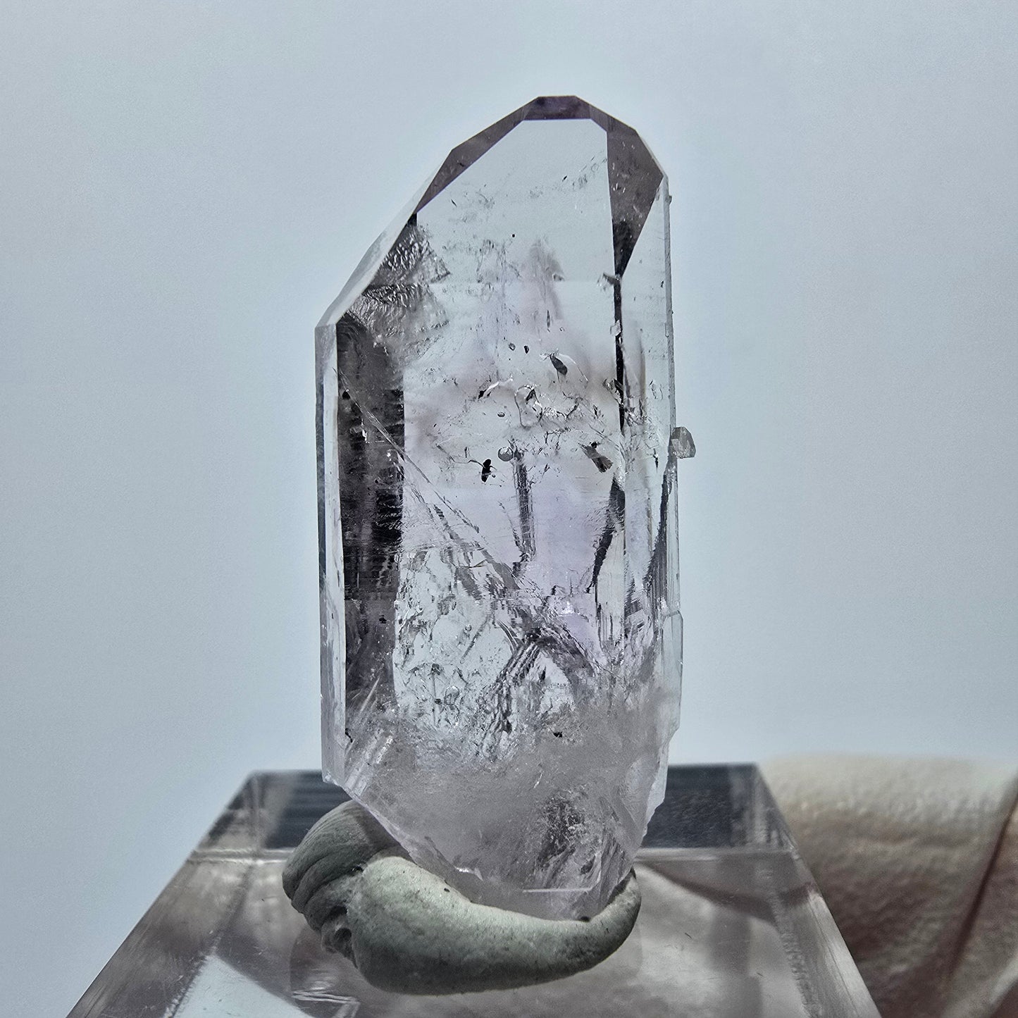 Lemurian Phantom Amethyst mit Analcim, Hämatit Streep Mine Goboboseb, Namibia 34*15*7mm