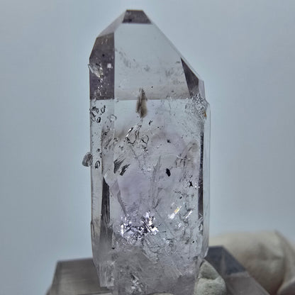 Lemurian Phantom Amethyst mit Analcim, Hämatit Streep Mine Goboboseb, Namibia 34*15*7mm