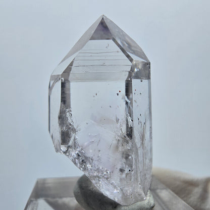 Lemurian Phantom Amethyst mit Analcim, Hämatit Streep Mine Goboboseb, Namibia 32*18*14mm