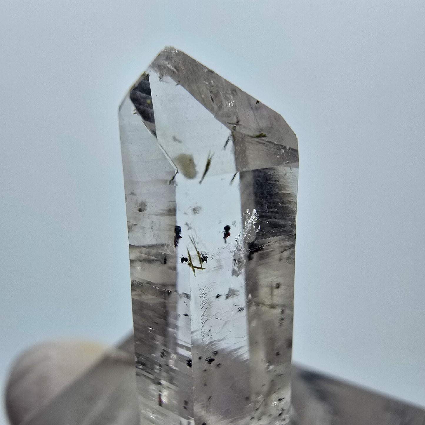 Lemurian Phantom Quarz mit Hämatit Streep Mine Goboboseb, Namibia 27*11*9mm