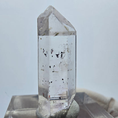 Lemurian Phantom Quarz mit Hämatit Streep Mine Goboboseb, Namibia 27*11*9mm