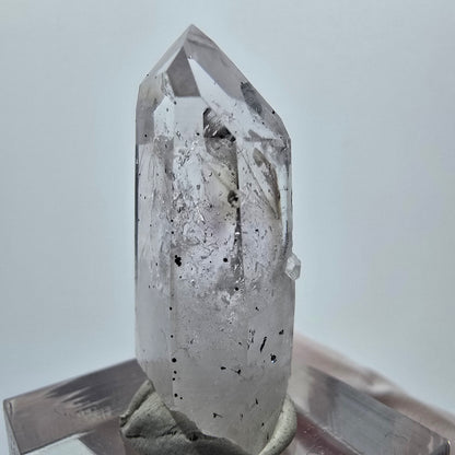 Lemurian Phantom Quarz mit Analcim, Hämatit Streep Mine Goboboseb, Namibia 32*16*12mm