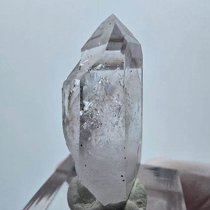Lemurian Phantom Quarz mit Analcim, Hämatit Streep Mine Goboboseb, Namibia 32*16*12mm