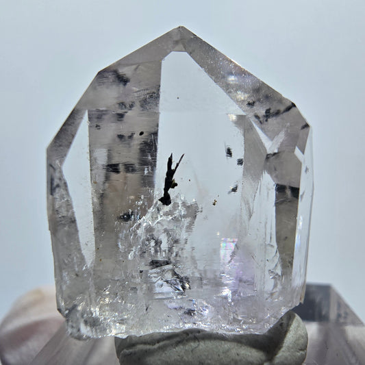 Pointe de quartz fantôme lémurien arlequin, mine de Streep, Goboboseb, Namibie, 25 x 21 x 15 mm 