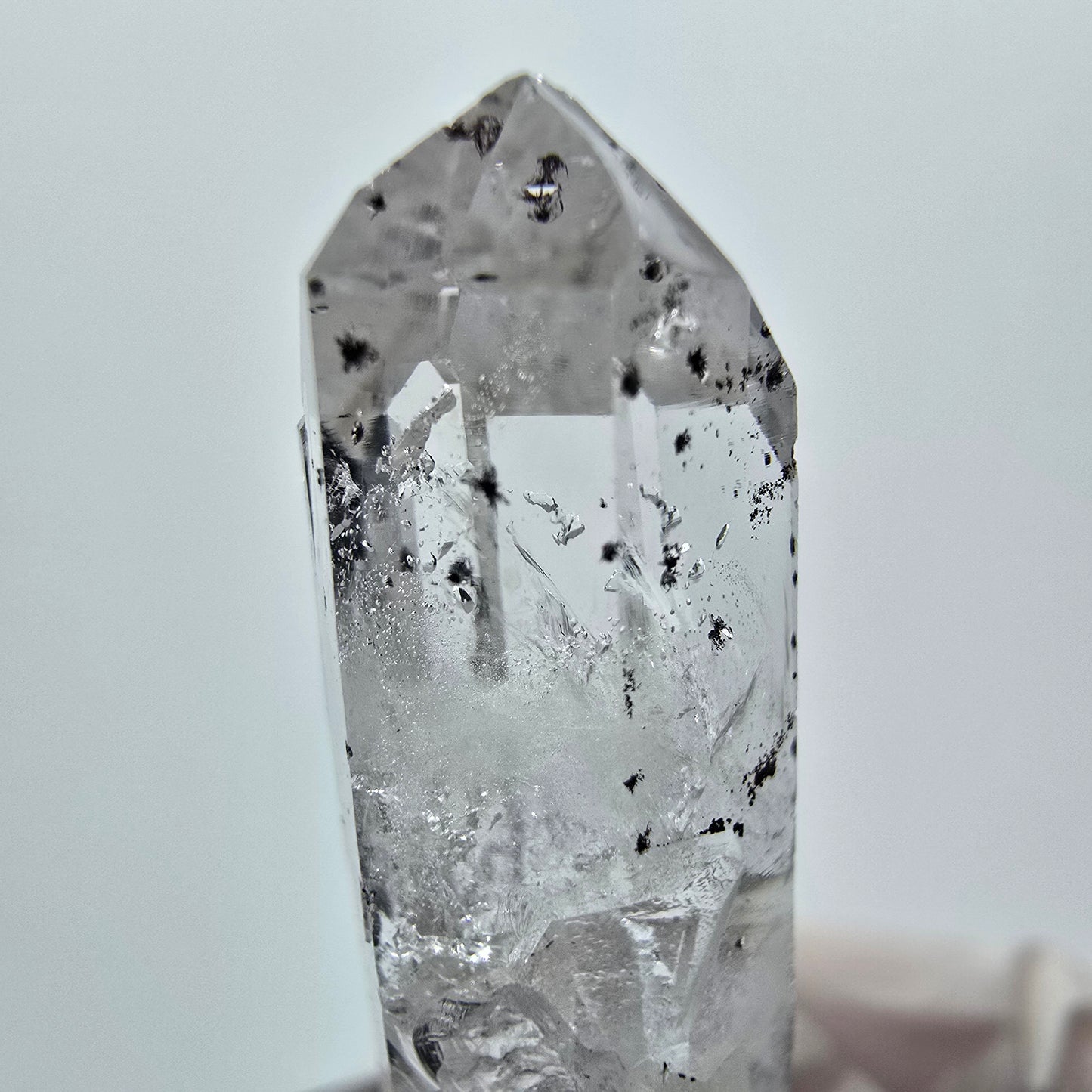 Klare Phantom Quarz mit Hämatit Streep Mine Goboboseb, Namibia 34*11*10mm