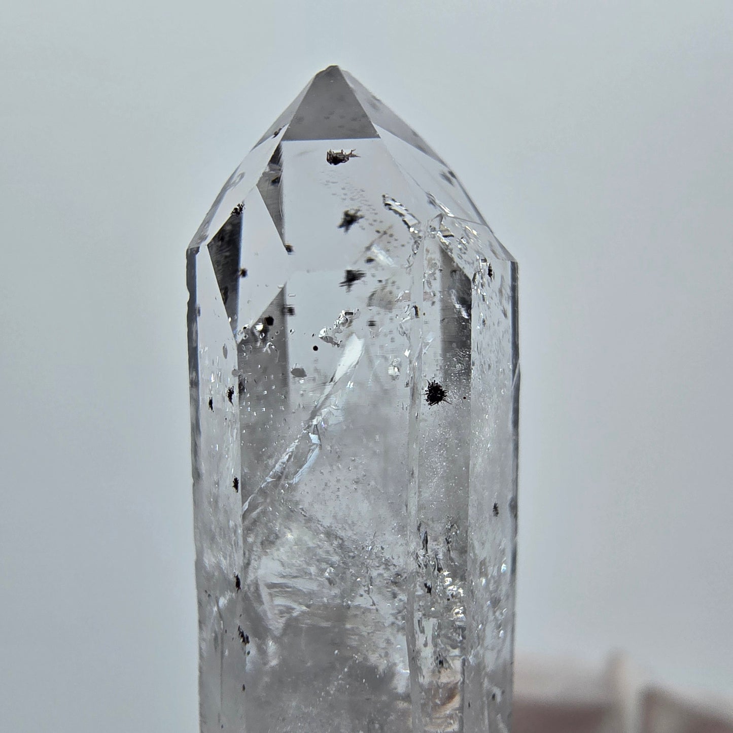 Klare Phantom Quarz mit Hämatit Streep Mine Goboboseb, Namibia 34*11*10mm