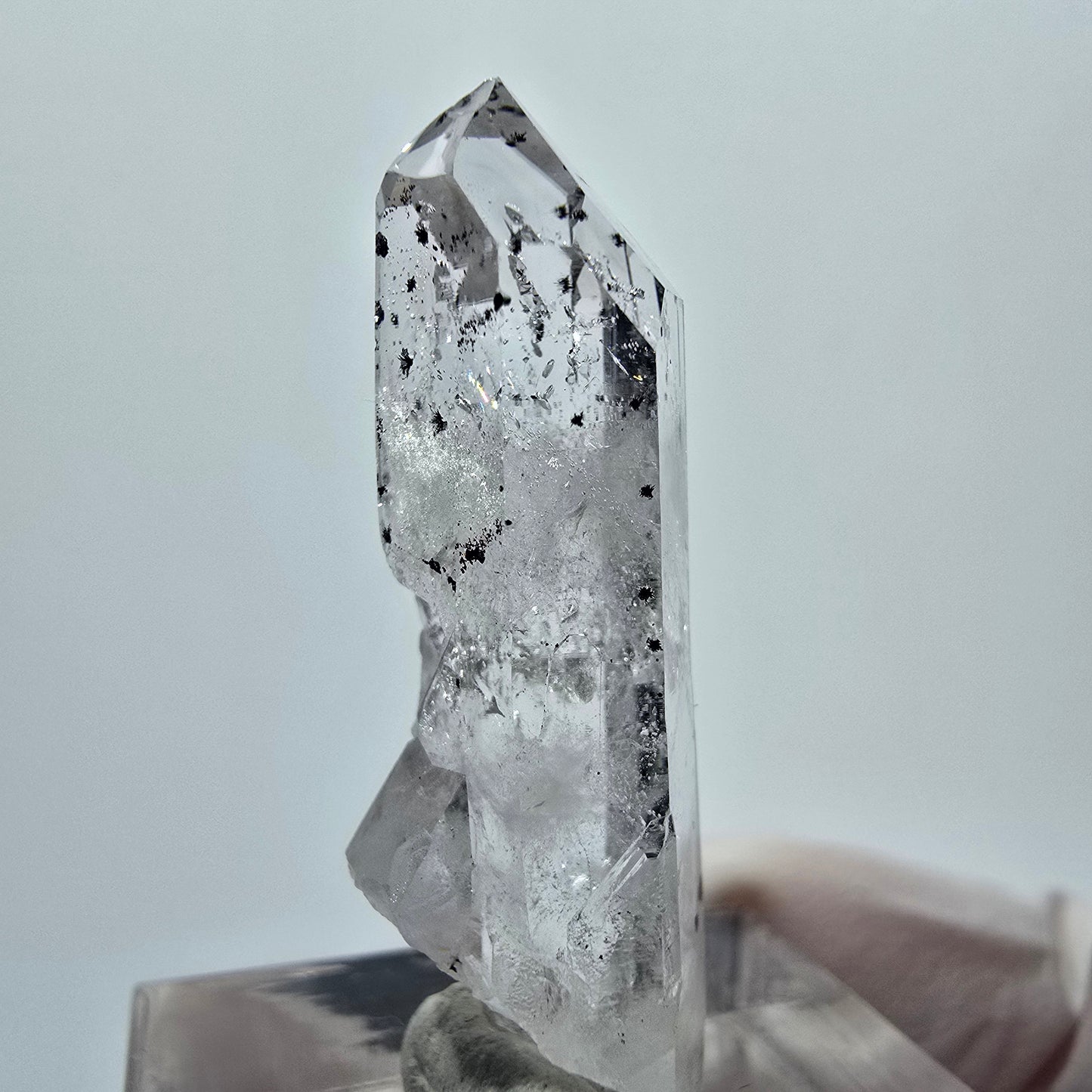 Klare Phantom Quarz mit Hämatit Streep Mine Goboboseb, Namibia 34*11*10mm