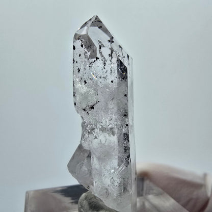 Klare Phantom Quarz mit Hämatit Streep Mine Goboboseb, Namibia 34*11*10mm