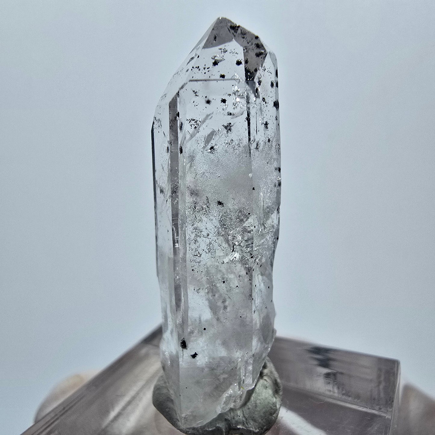 Klare Phantom Quarz mit Hämatit Streep Mine Goboboseb, Namibia 34*11*10mm