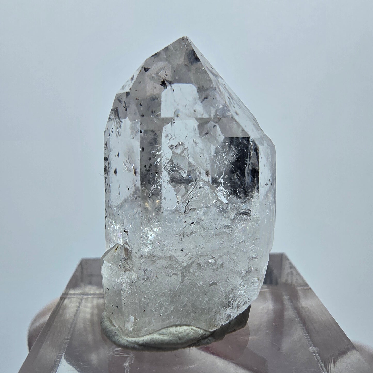 Klare Quarz mit Hämatit Spitze Streep Mine Goboboseb, Namibia 28*18*17mm