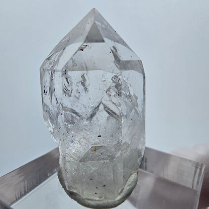 Klare Quarz mit Hämatit Spitze Streep Mine Goboboseb, Namibia 28*18*17mm