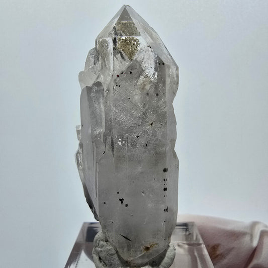 Skelett Phantom Quarz mit Hämatit Stufe Goboboseb, Namibia 50*24*18mm