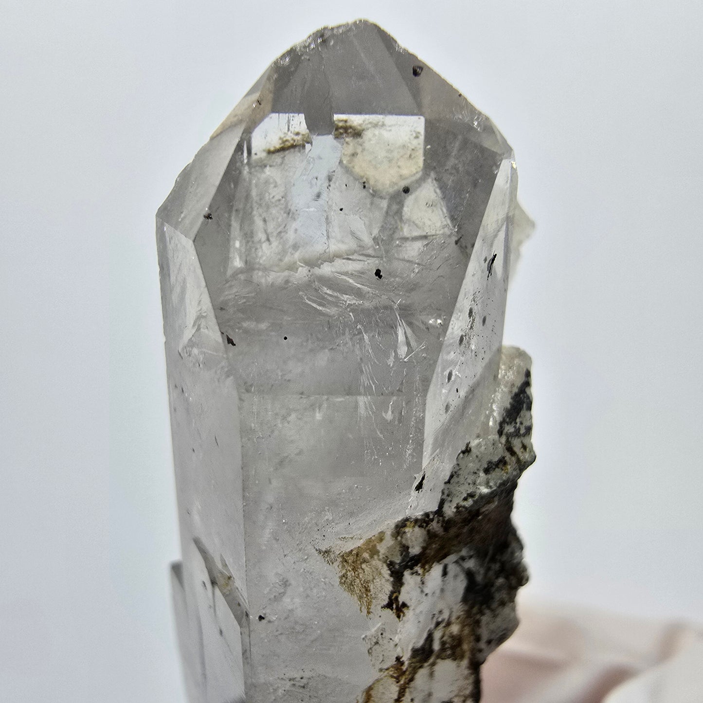 Skelett Phantom Quarz mit Hämatit Stufe Goboboseb, Namibia 50*24*18mm