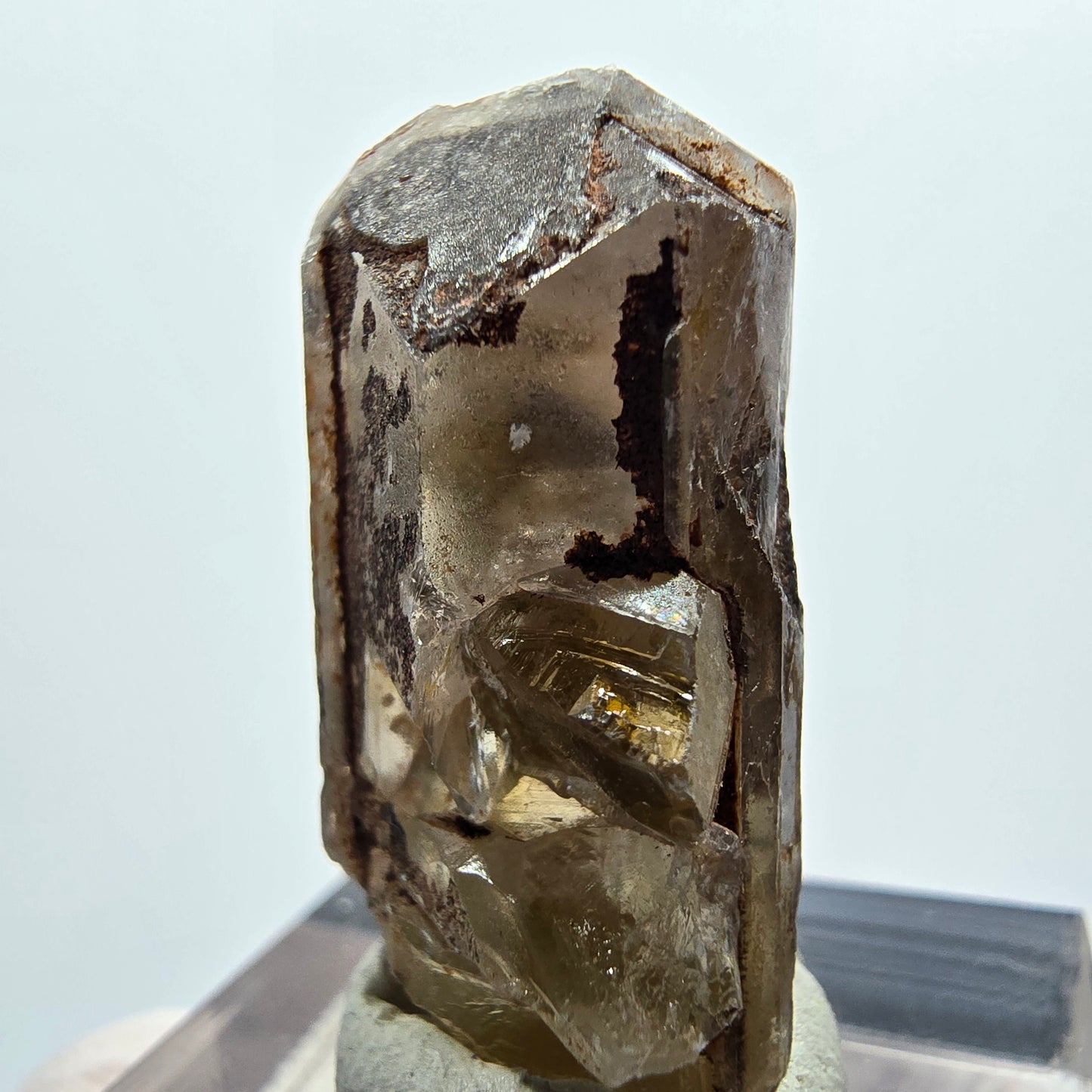Cristal de barytine rare, jaune brunâtre, Brukkaros, Namibie, 28*16*14 mm 