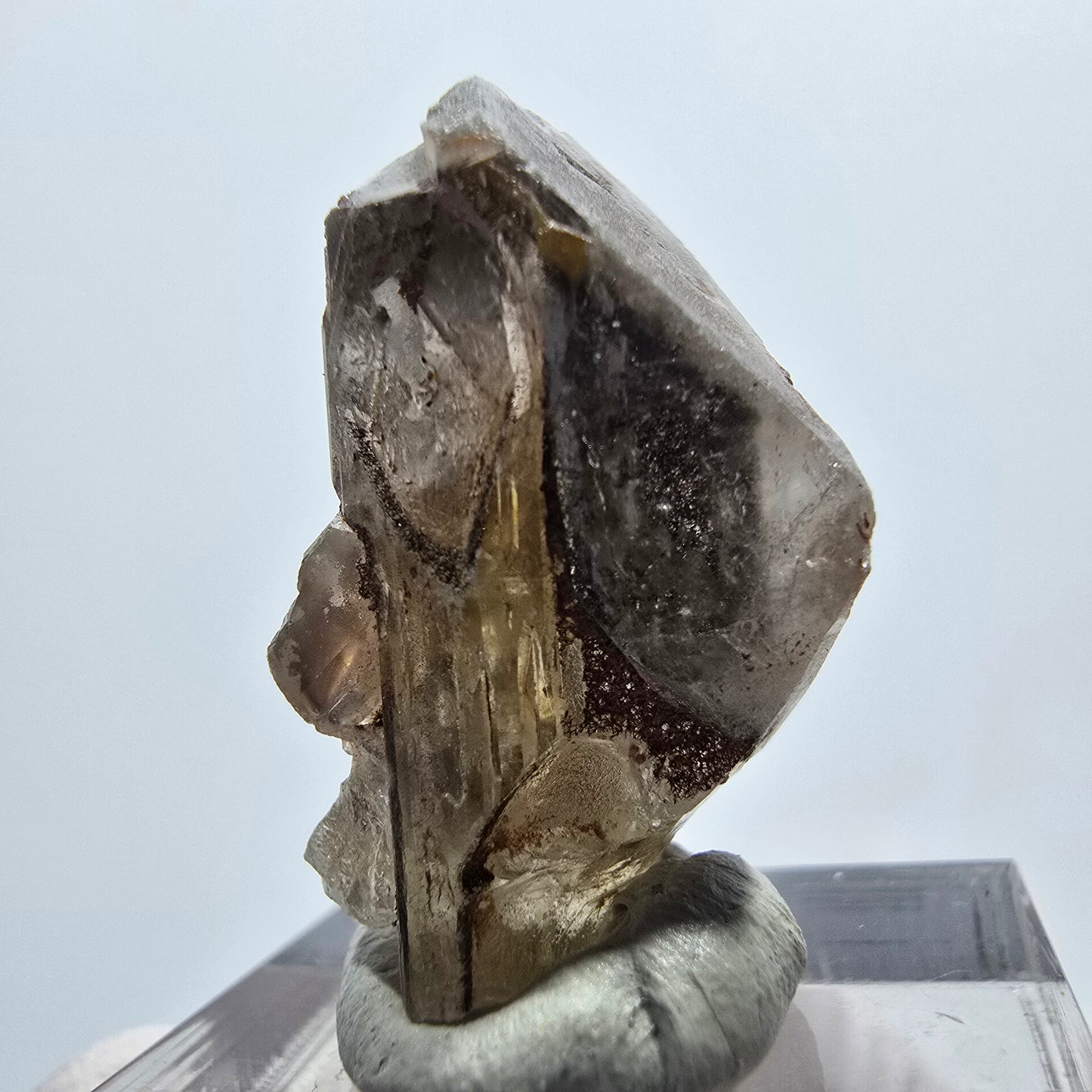 Cristal de barytine rare, jaune brunâtre, Brukkaros, Namibie, 28*16*14 mm 