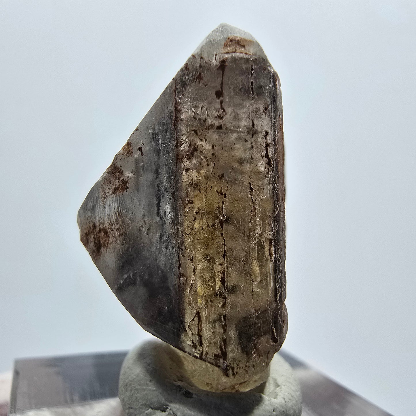 Cristal de barytine rare, jaune brunâtre, Brukkaros, Namibie, 28*16*14 mm 