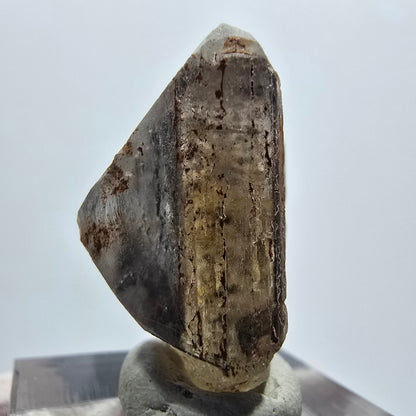 Cristal de barytine rare, jaune brunâtre, Brukkaros, Namibie, 28*16*14 mm 