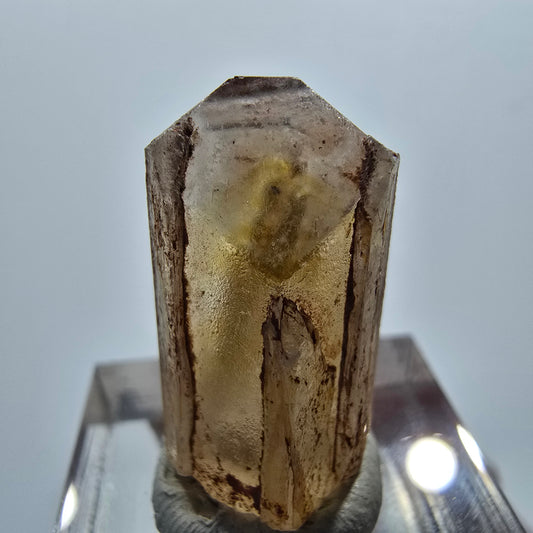Cristal de barytine rare, jaune brunâtre, Brukkaros, Namibie, 24 x 12 x 11 mm 