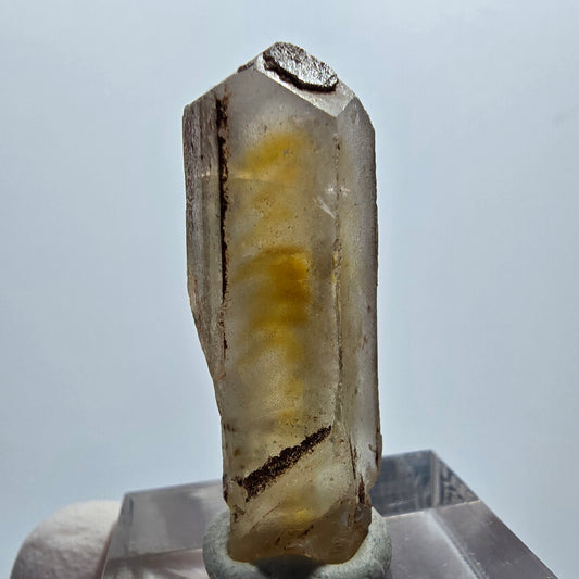 Cristal de barytine rare, jaune brunâtre, Brukkaros, Namibie, 34 x 12 x 11 mm 