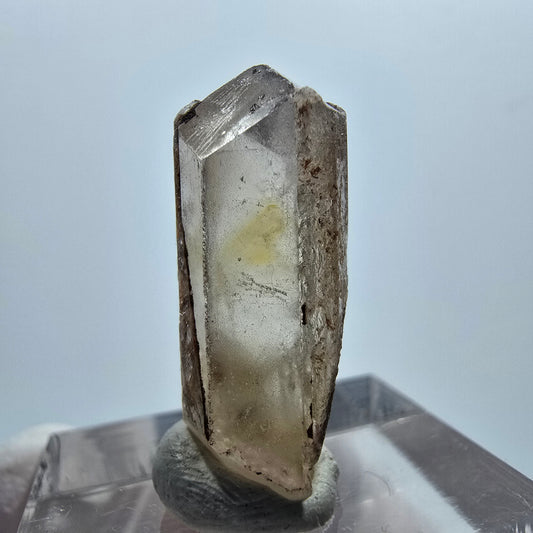 Cristal de barytine rare, jaune brunâtre, Brukkaros, Namibie, 25*9*9mm 