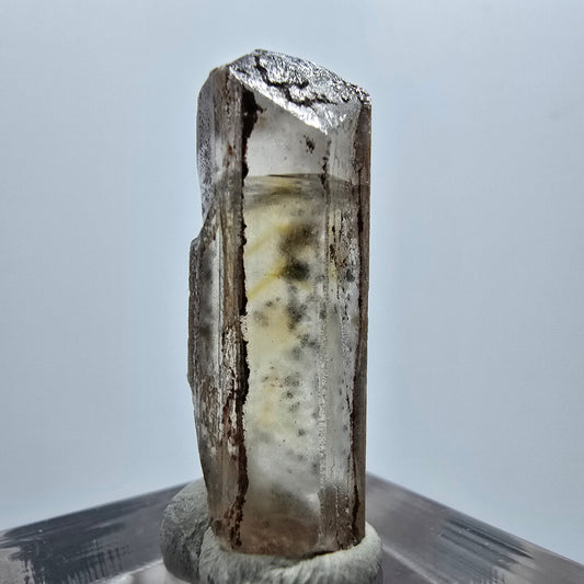 Cristal de barytine rare, brun-jaune, Brukkaros, Namibie, 29 x 10 x 9 mm 