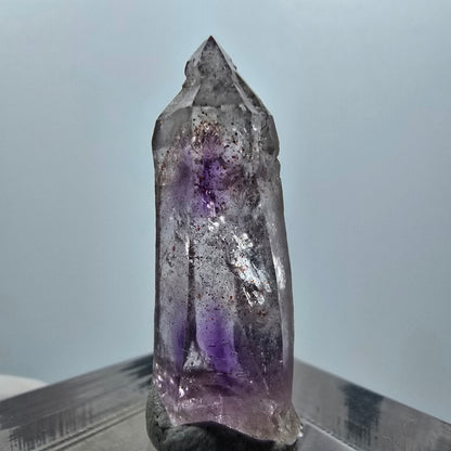 Klare Lemurian Phantom Amethyst Zepter Spitze Goboboseb, Namibia 27*10*9mm