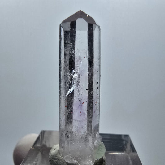 Harlekin Lemurian Phantom Amethyst mit Prehnit Streep Mine Goboboseb Namibia 34*10*9mm