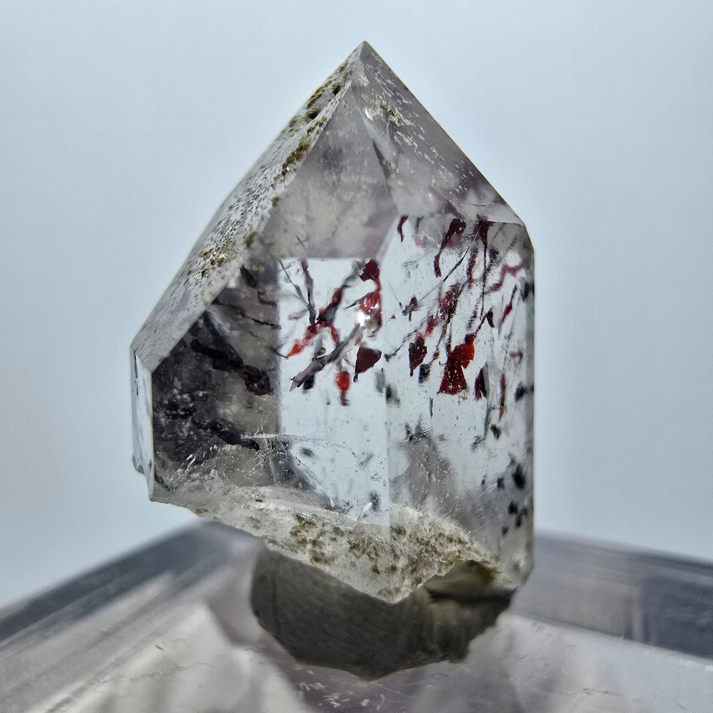 Pointe de quartz fantôme lémurien arlequin, mine de Streep, Goboboseb, Namibie, 22 x 18 x 11 mm 