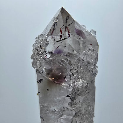 Améthyste fantôme lémurienne arlequin avec stries d'analcim, mine de Goboboseb, Namibie, 53 x 24 x 20 mm 