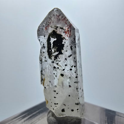 Harlekin Phantom Quarz mit Hämatit Streep Mine Goboboseb Namibia 29*11*9mm