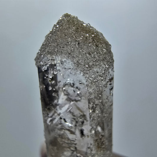 Enhydro Harlekin Quarz mit Analcim Streep Mine Goboboseb Namibia 39*14*11mm