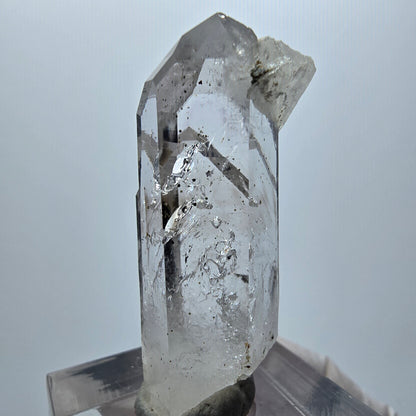 Klarer Phantom Quarz mit Hämatit Streep Mine Goboboseb Namibia 40*17*16mm