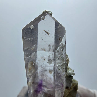 Phantom Amethyst mit Analcim, Prehnit Streep Mine Goboboseb Namibia 37*17*13mm