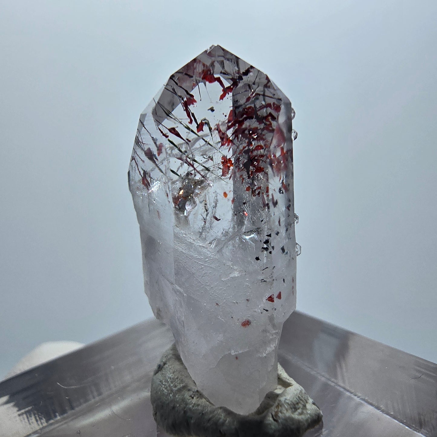 Harlekin Phantom Quarz mit Analcim Streep Mine Goboboseb Namibia 25*14*9mm