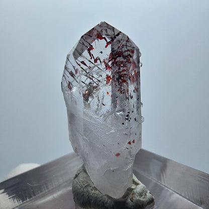 Harlekin Phantom Quarz mit Analcim Streep Mine Goboboseb Namibia 25*14*9mm